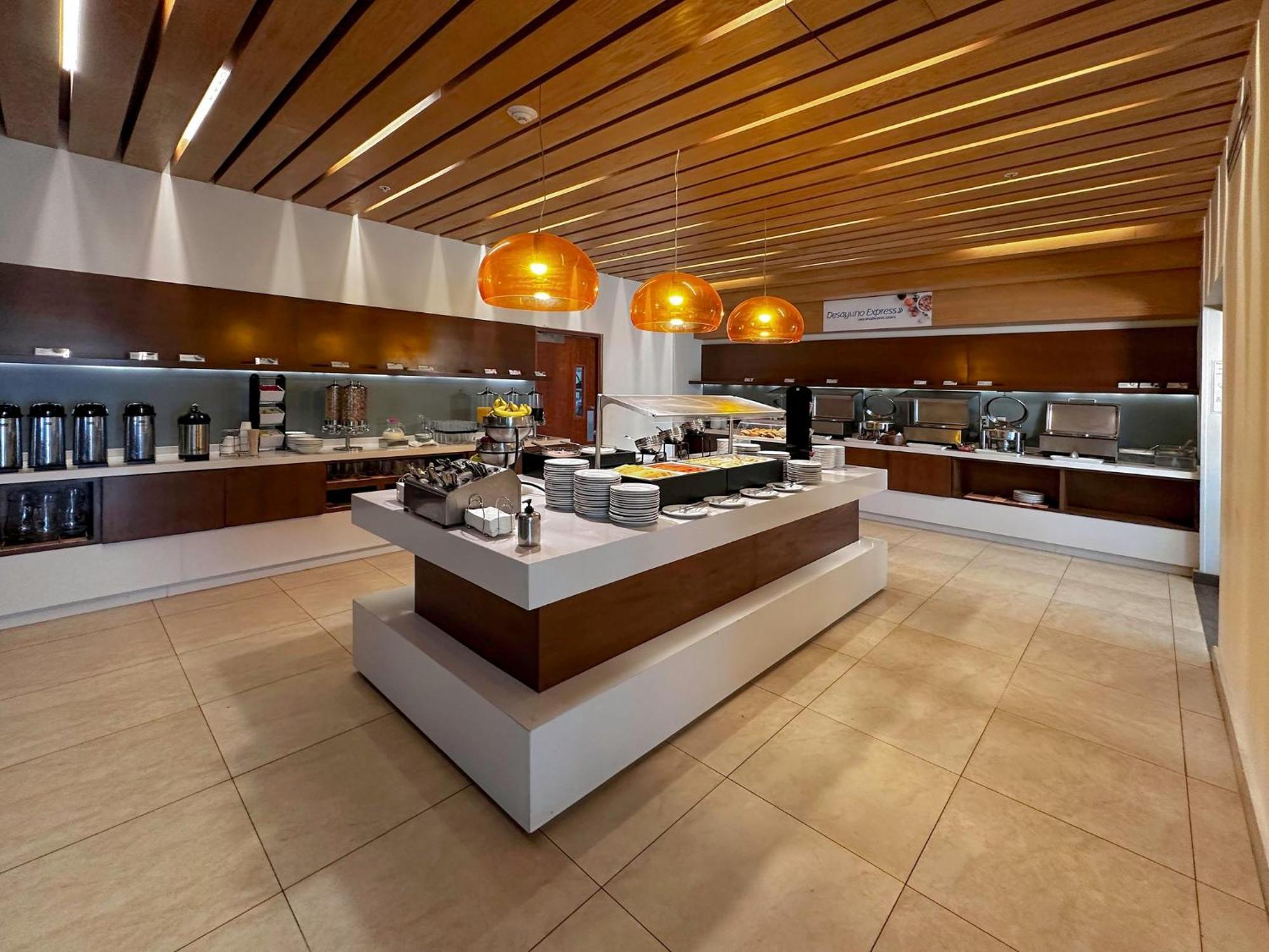Holiday Inn Express Merida By Ihg Экстерьер фото