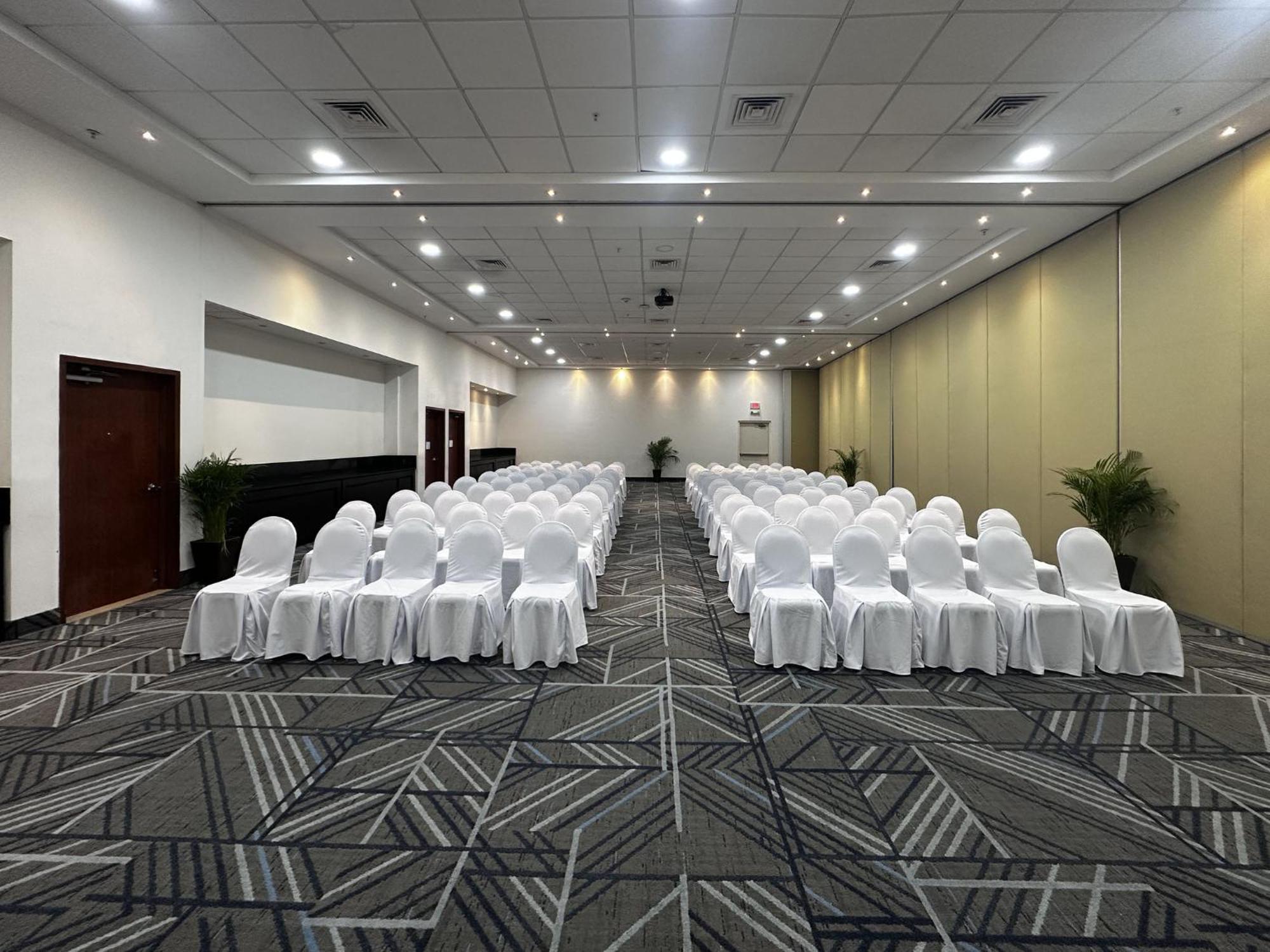 Holiday Inn Express Merida By Ihg Экстерьер фото